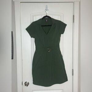 REI Forest Green V-Neck Short Sleeve Dress with Pockets and Waist Cinch